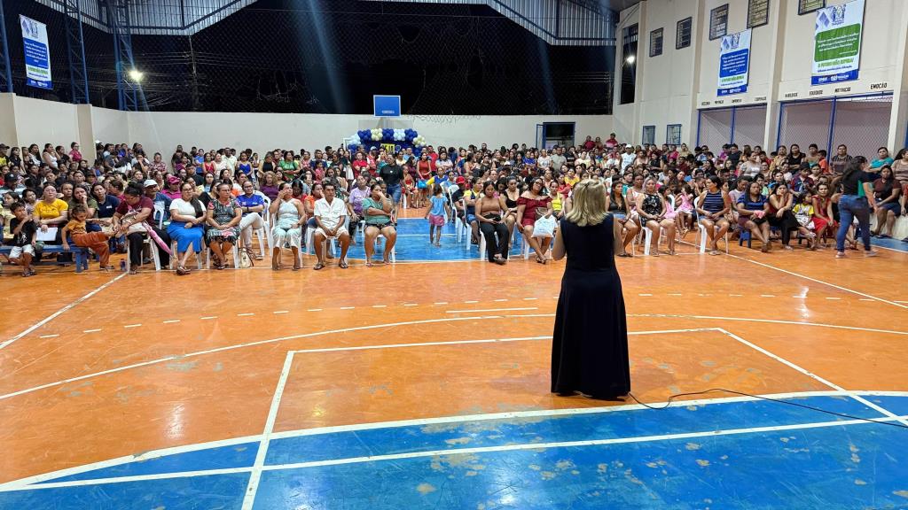 O Futuro não espera: Reunião de pais e mestres fortalece a parceria entre escola e família em todas as escolas municipais .