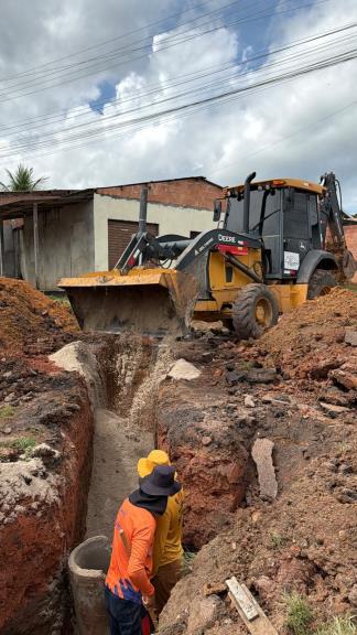 Serviço de drenagem avança em Manaquiri e prepara ruas para receber nova pavimentação.