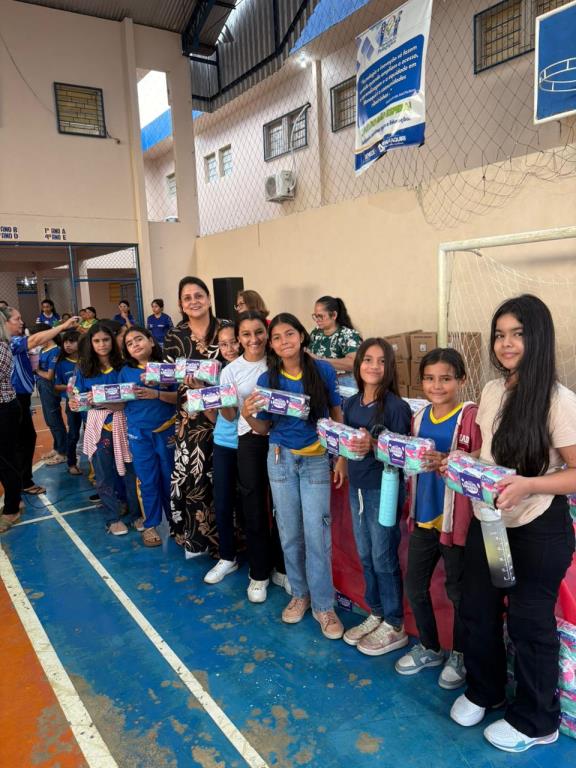 Escola Domingos Vasques recebe ação do Programa Dignidade Menstrual.
