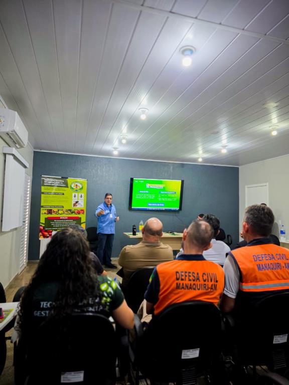 Programa Nacional de Erradicação da Mosca-da-Carambola reforça ações de prevenção em Manaquiri.