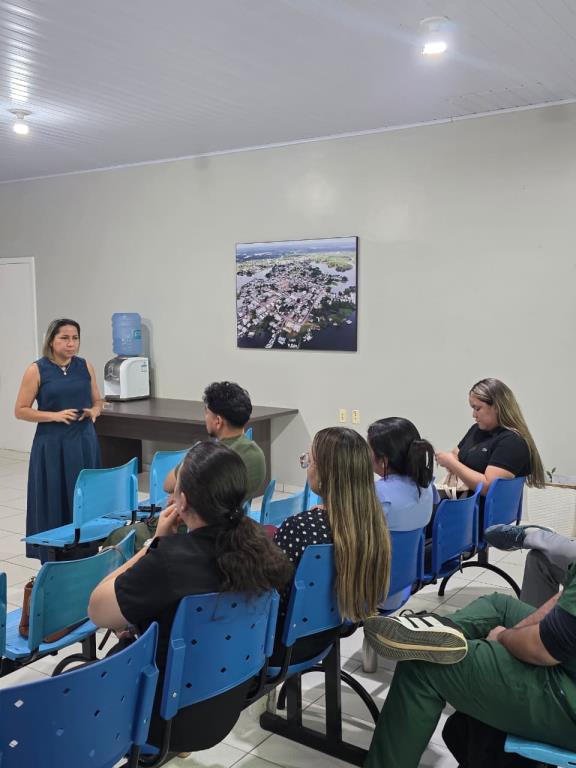 Enfermeiros da APS participam de alinhamento sobre reorganização das equipes em Manaquiri.