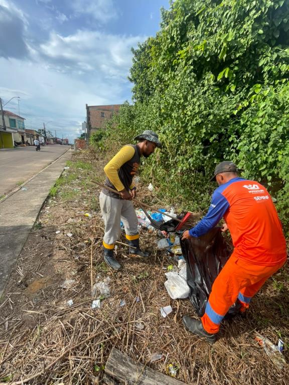 Prefeitura de Manaquiri intensifica serviços de limpeza urbana em diversos pontos do município.