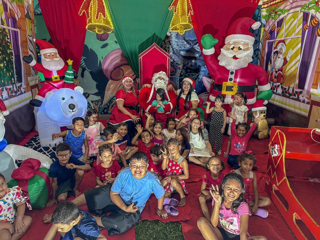 Semana Natalina reúne famílias e movimenta a Praça Osmar Souto em Manaquiri.