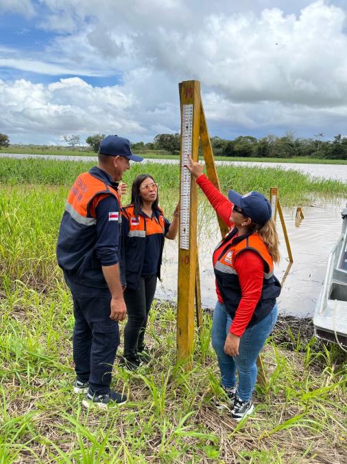 A demora da subida das águas no Paraná do Manaquiri, preocupa ribeirinhos e autoridade locais.