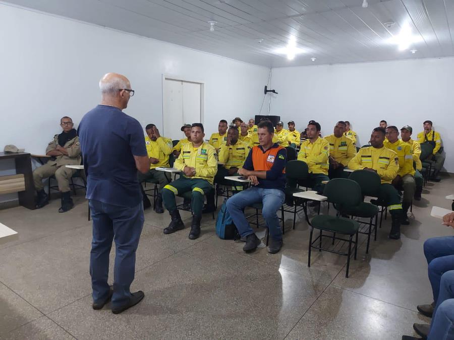 Força-tarefa contra queimadas da Prefeitura de Manaquiri, recebe reforço do Governo Federal  para conter o fogo na área em torno do Município de Manaquiri