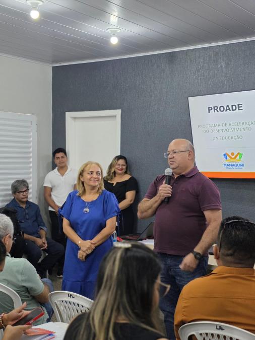 Apresentação do PROADE reúne autoridades e servidores para impulsionar o futuro da Educação no Município.