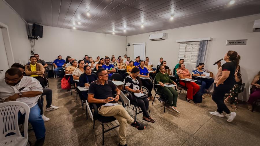 Prefeitura de Manaquiri promove formação para profissionais da educação com foco na preparação para o SAEB 2025.