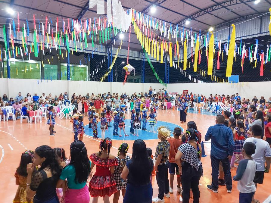 Escola Municipal Domingos Vasques da Silva Celebra Festividade das Festas Junina