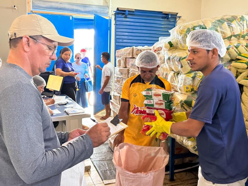 Entrega da alimentação escolar às escolas da rede municipal de Manaquiri