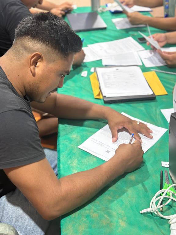 Prefeitura de Manaquiri realiza atendimento fundiário na Comunidade do Tilheiro e emite 44 CCU