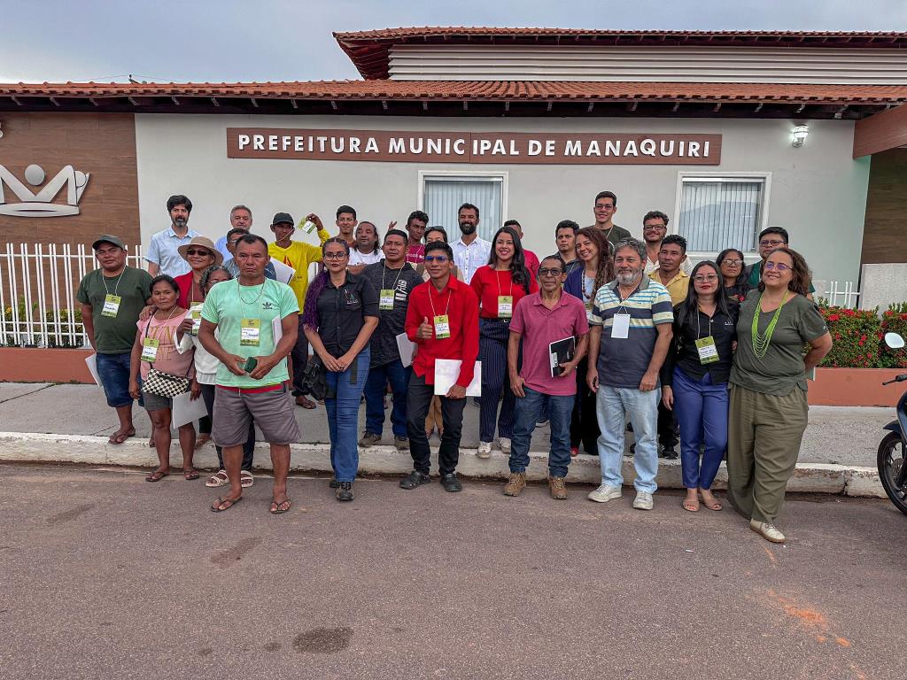 Diálogo sobre Concessão Florestal reúne instituições federais e lideranças indígenas no auditório da Prefeitura de Manaquiri