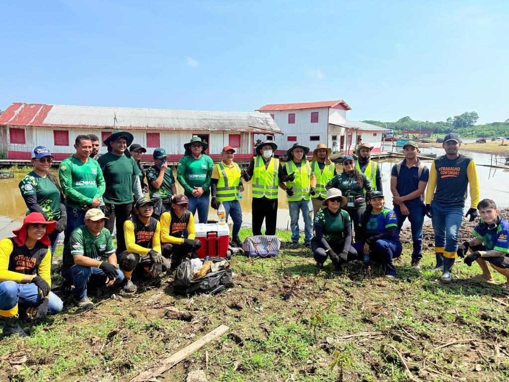 Prefeitura de Manaquiri realiza ação conjunta de limpeza da orla