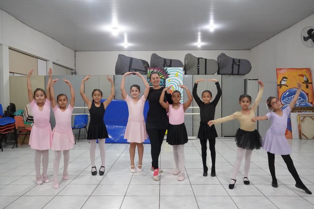 Oficinas culturais ampliam acesso à arte, fortalecem vínculos e estimulam novos talentos em Mairiporã