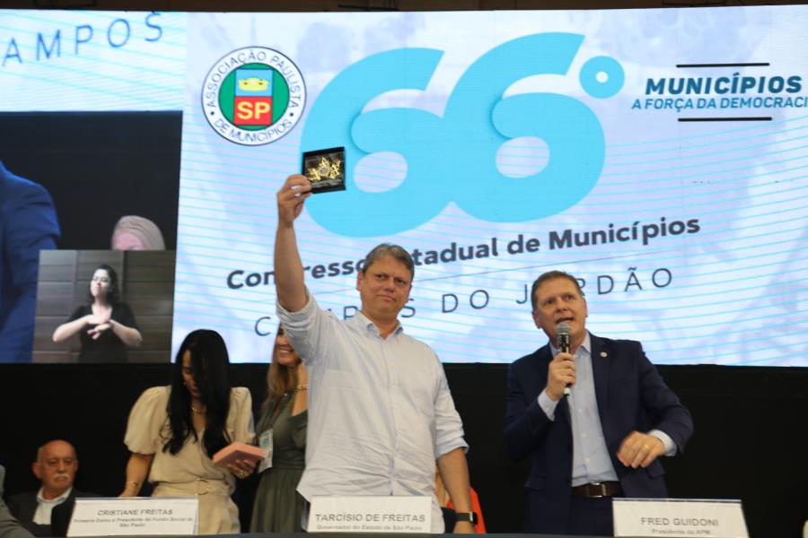 Governador Tarcísio de Freitas encerra último dia do 66º Congresso Estadual de Municípios