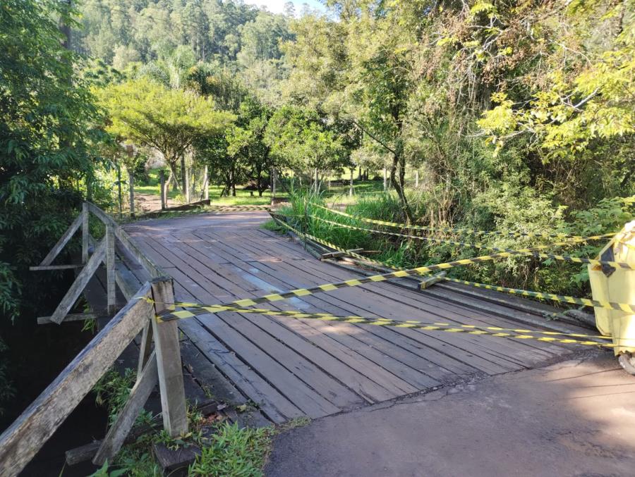 Ponte de acesso à Linha Moreira está interditada