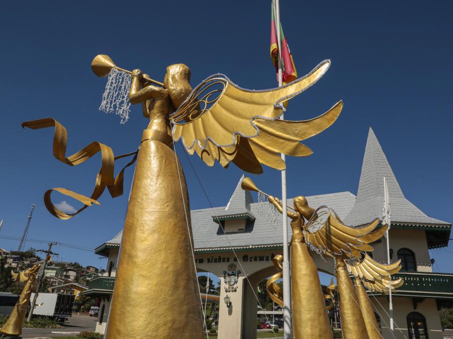 Gramado já está sendo decorada para o 36º Natal Luz - Portal Leouve