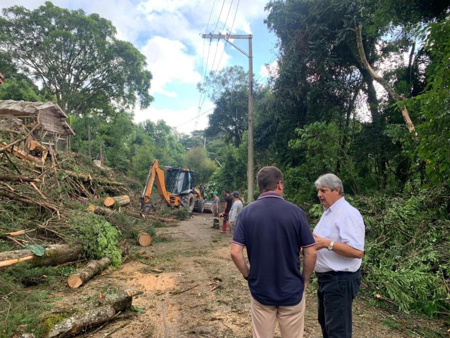 Prefeito Nestor Tissot acompanha obras de recupera o ap s o