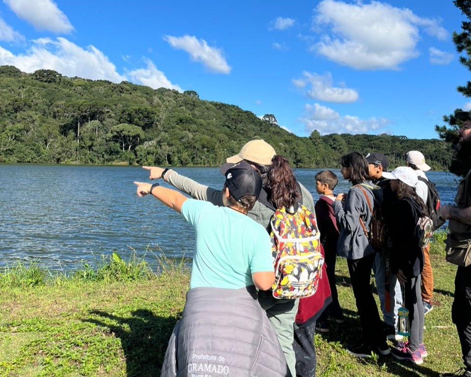 Secretaria do Meio Ambiente e CRAS realizam trilha guiada no Parque Natural Municipal dos Pinheiros