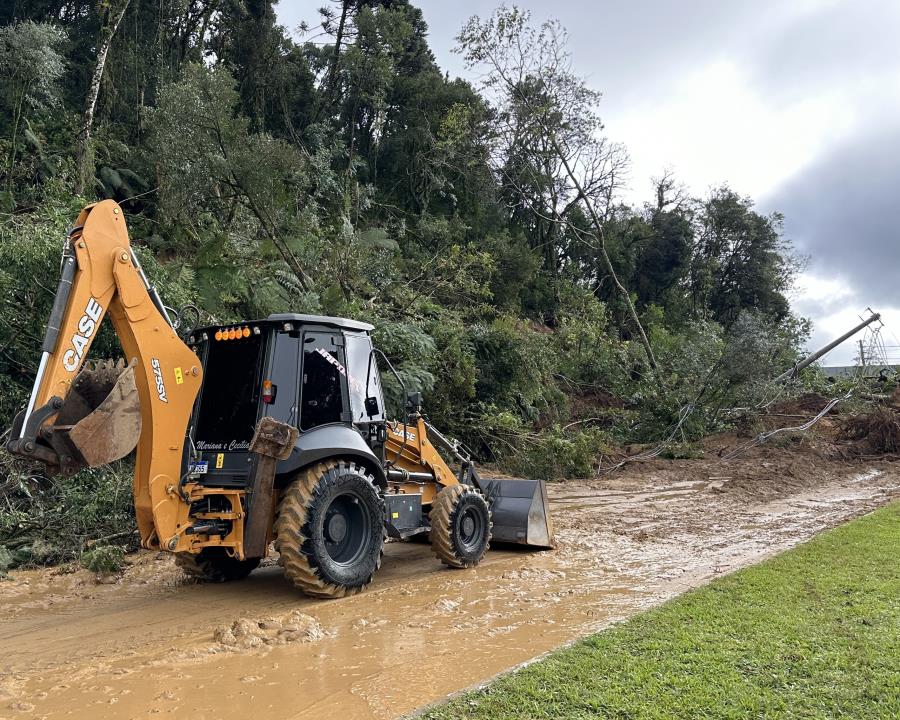 Secretaria de Obras atua na desobstrução da RS-235