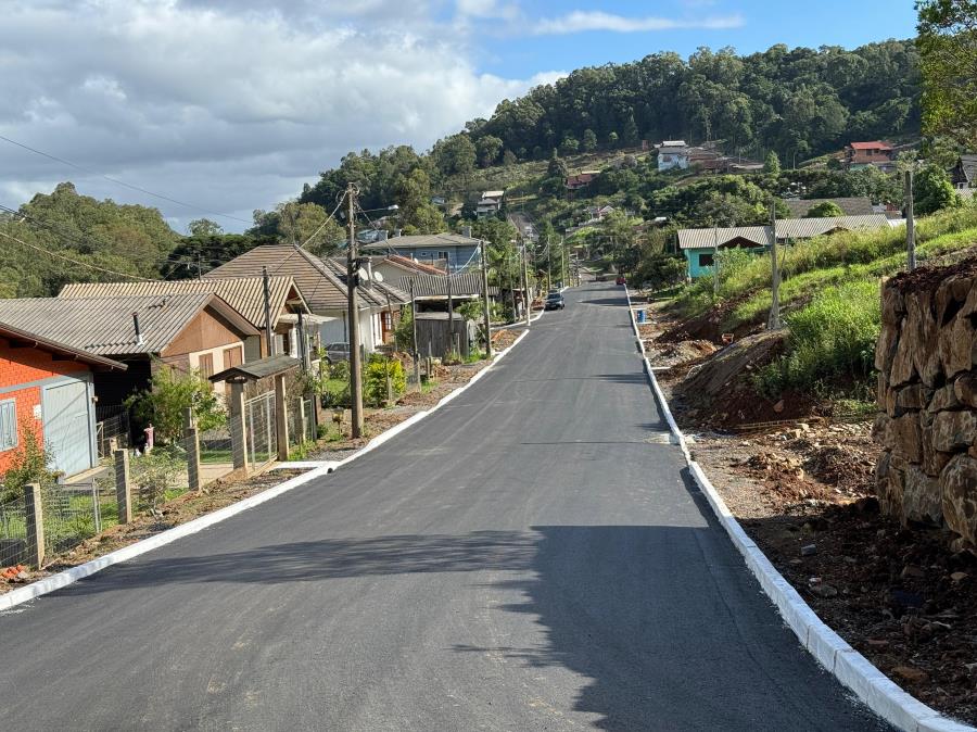 Administração Municipal conclui pavimentação da Rua Vicente Casagrande