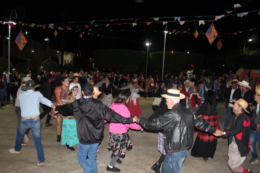 Arraiá na Praça esquentou a noite de Sábado em São Francisco