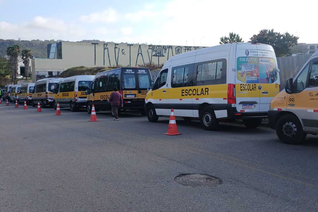 Veículos de transporte escolar passam por vistoria