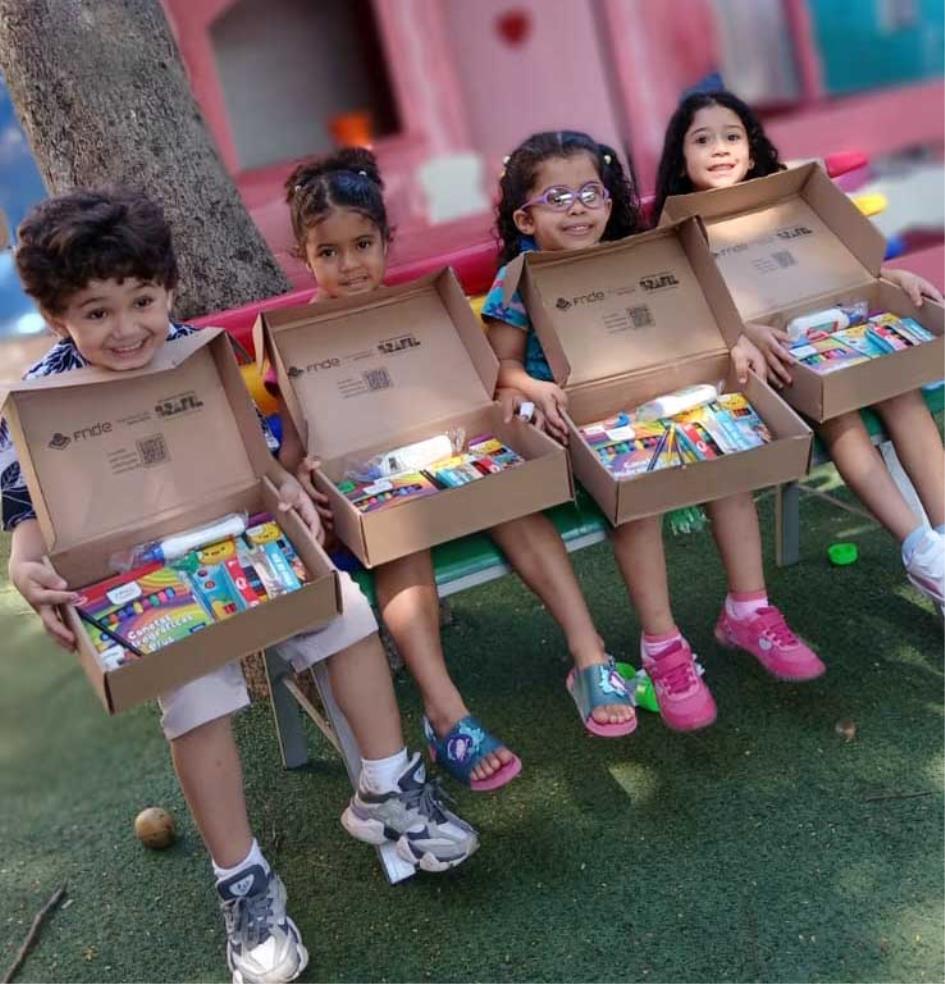 MATERIAL ESCOLAR É ENTREGUE NA PRIMEIRA SEMANA DA VOLTA ÀS AULAS