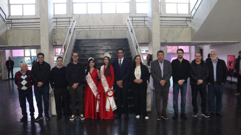 Prefeitura de Campo Limpo Paulista recebe a visita da Corte da 42ª Festa do Morango de Atibaia e Jarinu