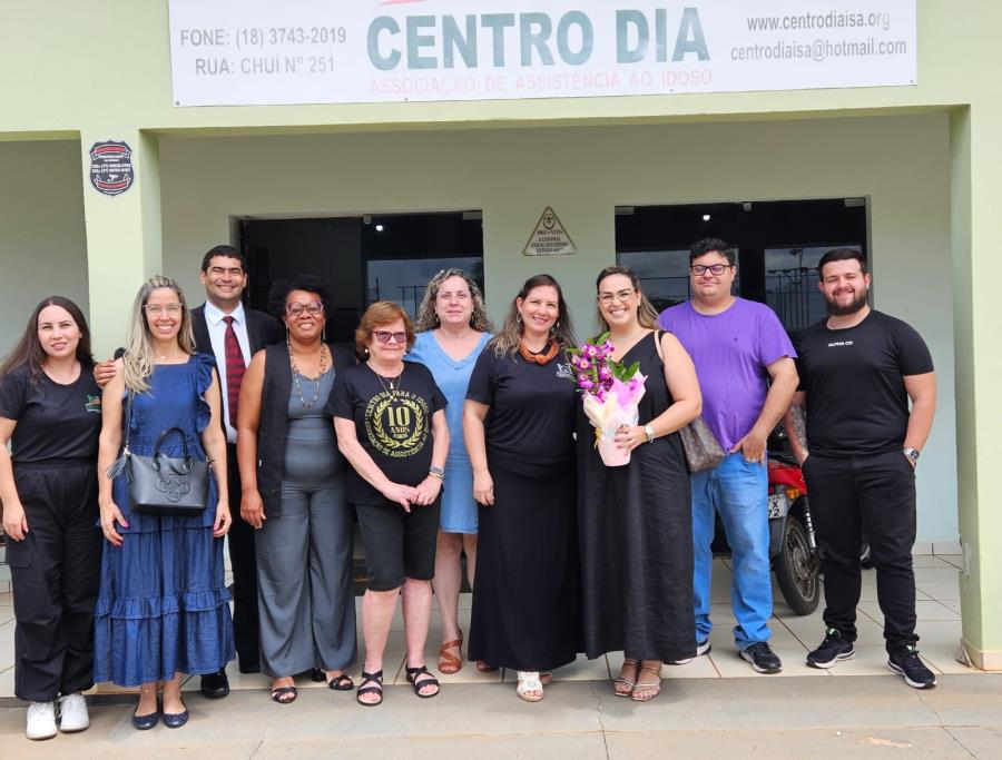 Reunião no Centro Dia discute cuidados às pessoas idosas