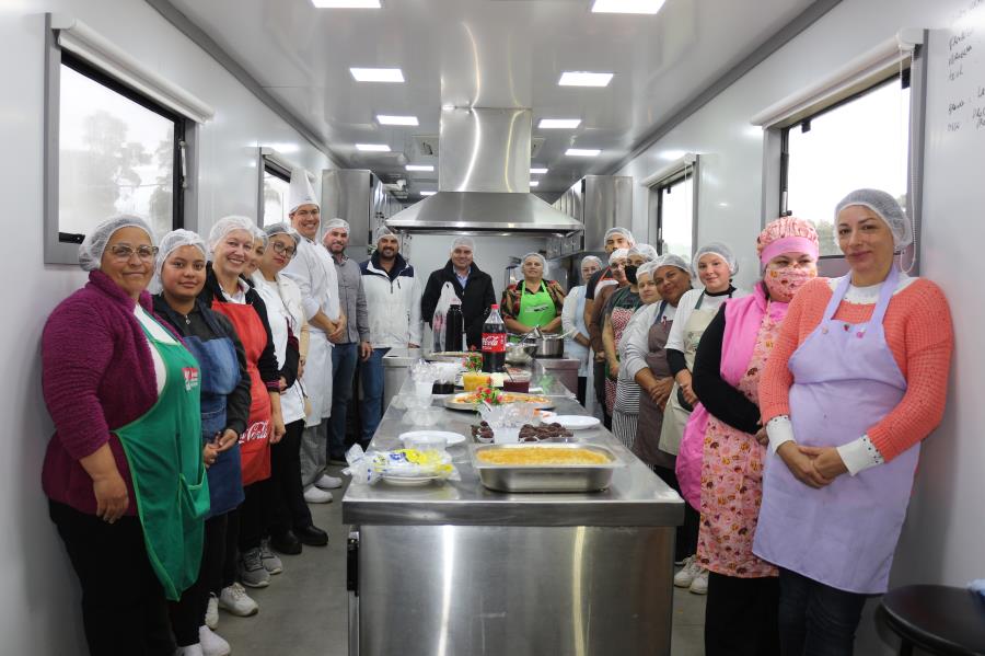 Encerramento do Curso "Culinária Descomplicada para Iniciantes" na Carreta de Turismo e Gastronomia