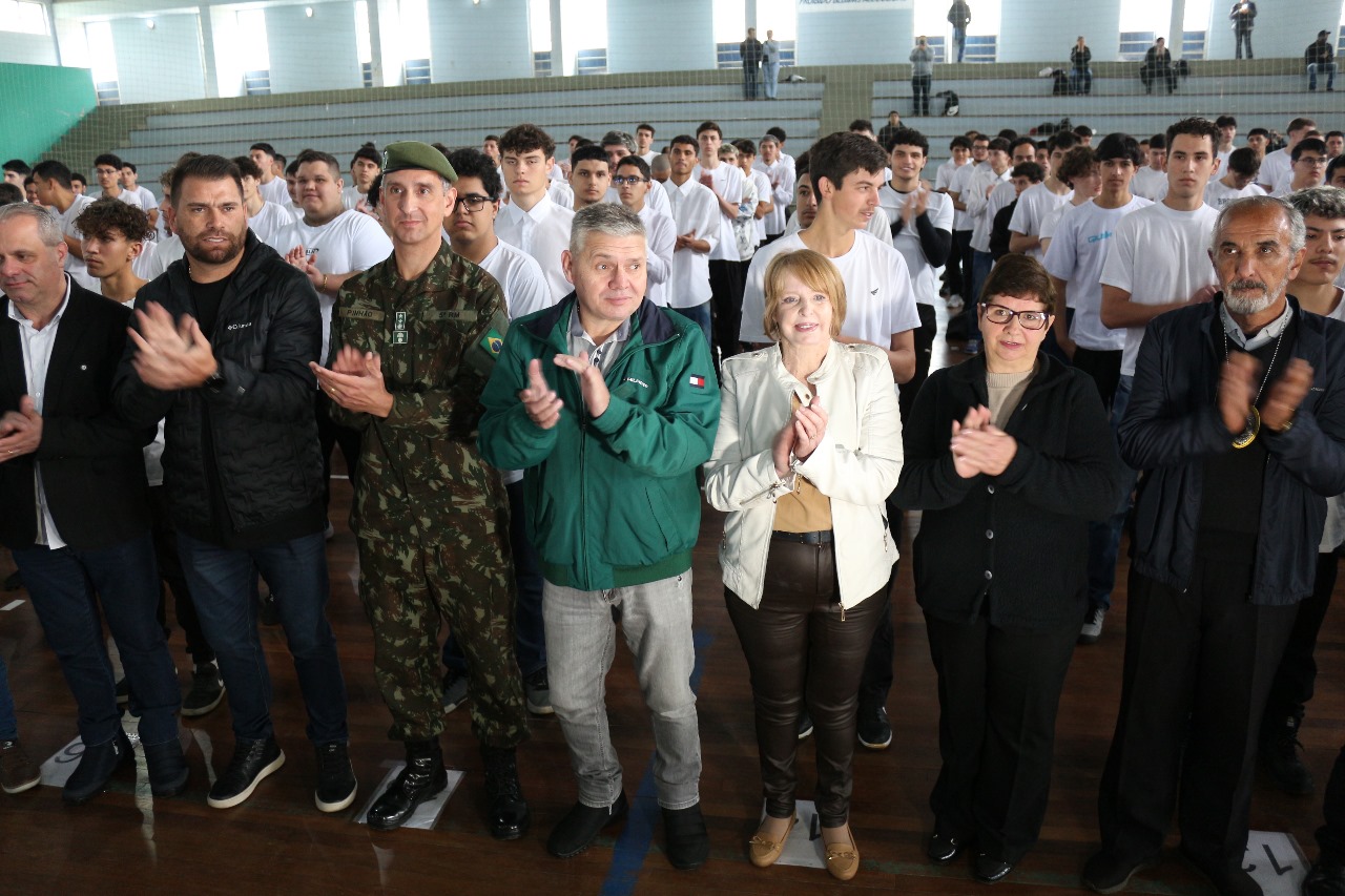 Cerimônia de Juramento à Bandeira reúne 480 jovens no Ginásio Buzatão