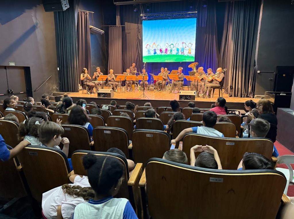 Alunos das escolas municipais participam de “Maratona” de Concertos Didáticos no Teatro