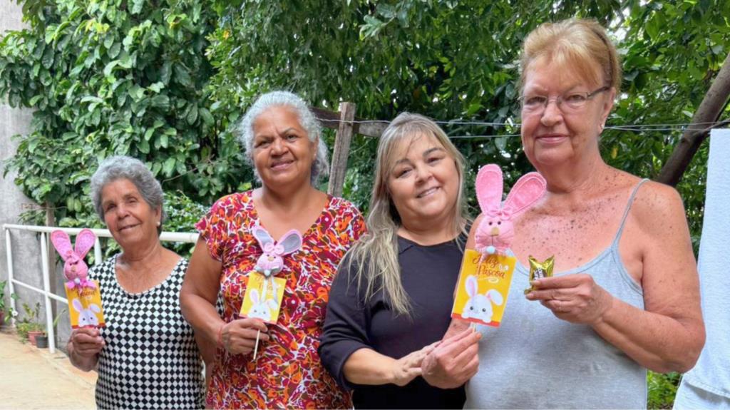 Fundo Social de Nova Odessa leva lembrança especial de Páscoa aos idosos da Vila Melhor Idade