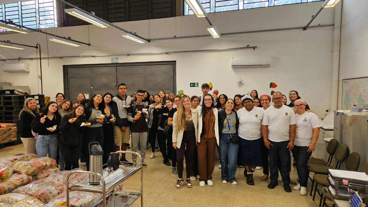 Setor de Merenda Escolar da Prefeitura de Nova Odessa recebe alunos de Nutrição da ETEC Hortolândia para aulas práticas