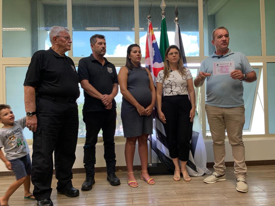 Prefeito Leitinho de Nova Odessa entrega 1º cartão de estacionamento para gestantes e lactantes e sinaliza 200 vagas