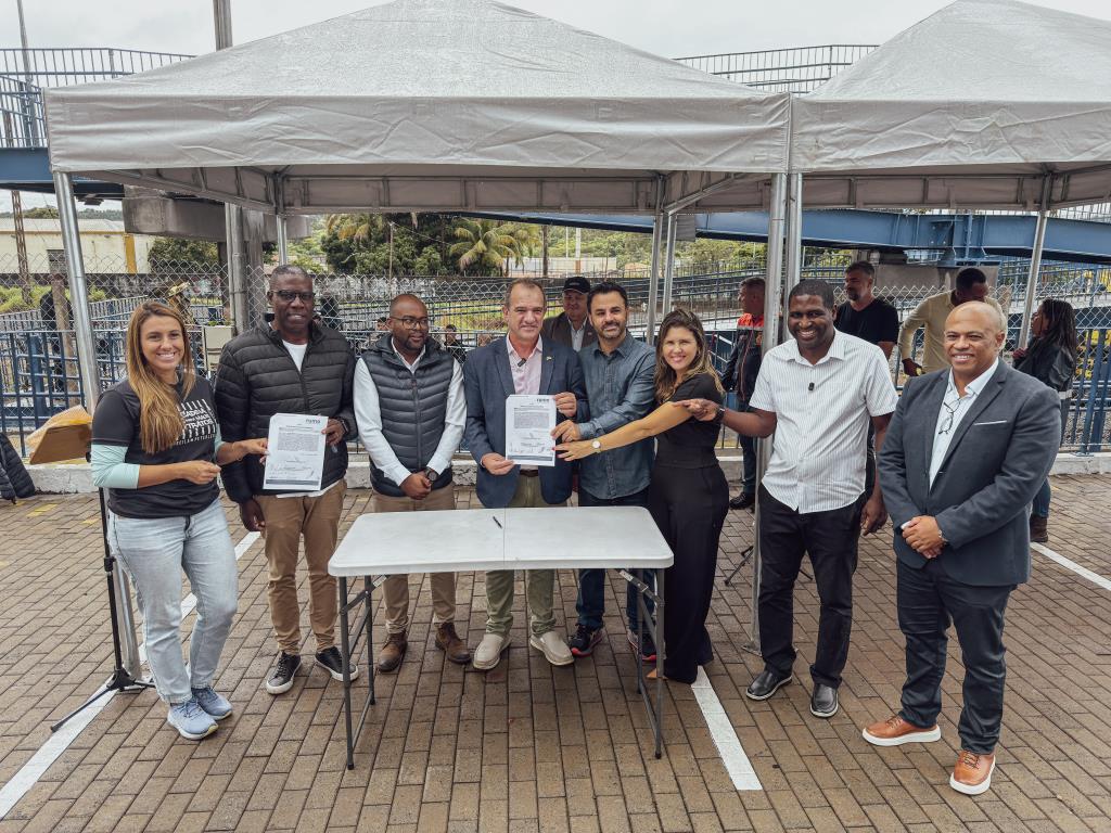 Rumo entrega à Nova Odessa passarela de pedestres sobre a linha férrea na área central