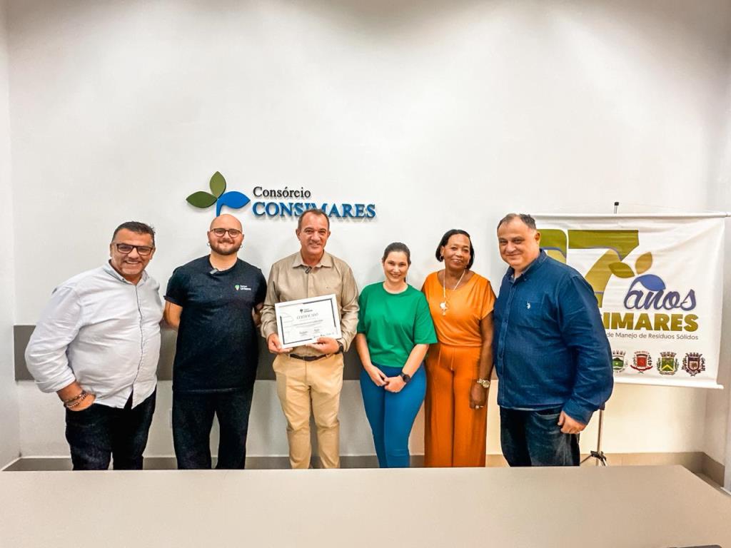 Na presidência do Consimares, prefeito Leitinho recebe certificado pela participação do consórcio no Recicla Cidade