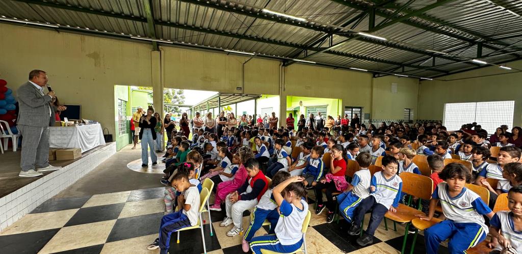 Prefeitura de Nova Odessa inicia distribuição dos kits de material escolar para alunos da rede municipal de ensino