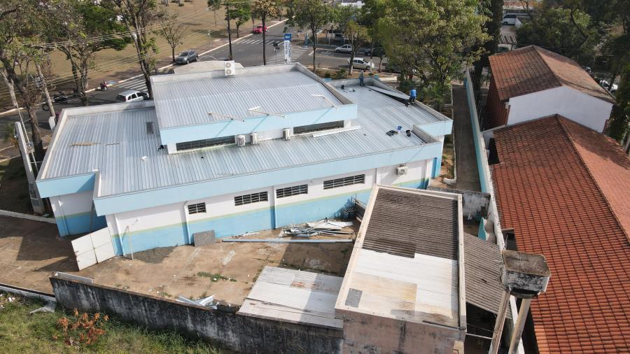 A pedido do vice-prefeito, Midas Incorporadora troca telhado do Velório Municipal de Nova Odessa