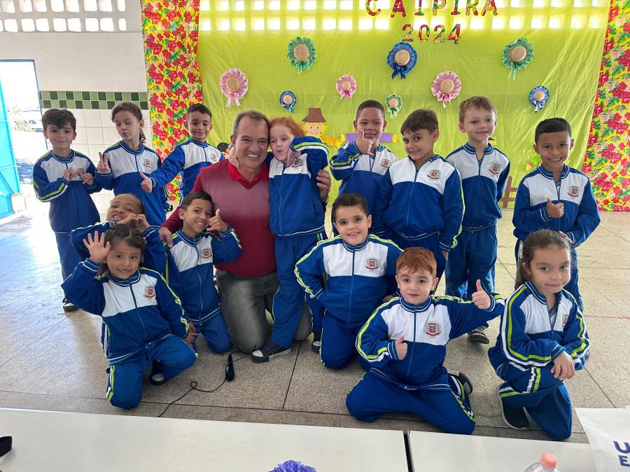 Prefeito de Nova Odessa ressalta importância de uniformes escolares para segurança das crianças