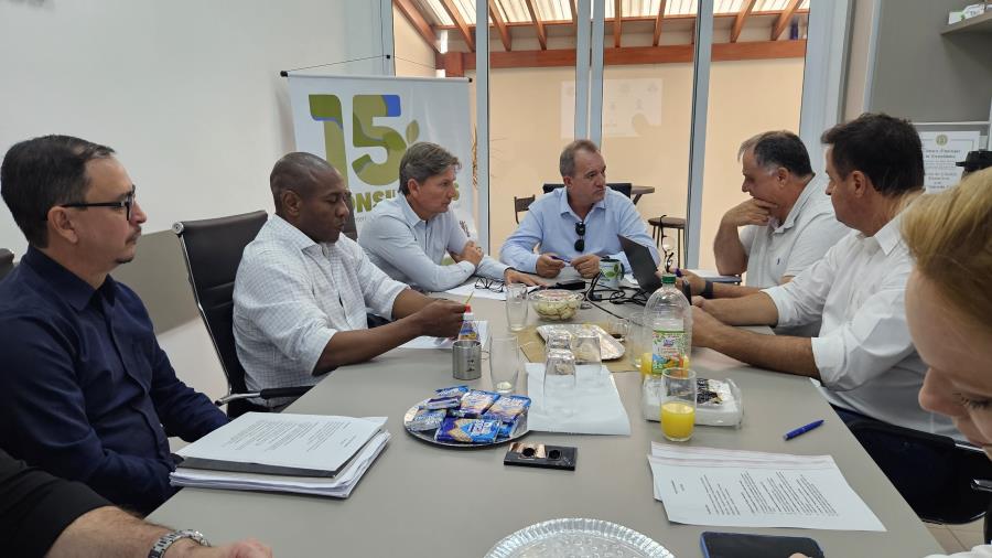 1ª reunião do prefeito à frente do Consimares define detalhes da inauguração do novo galpão para a Coopersonhos