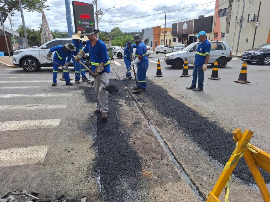 ELIMINAÇÃO DE “VALETAS” DA AV. CARLOS BOTELHO CONTINUAM NESTA 6ª-FEIRA CEDO