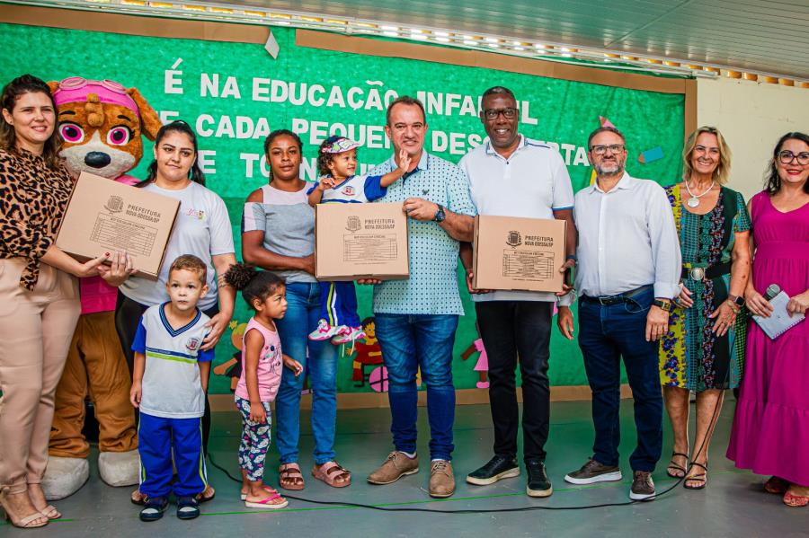 VOLTA ÀS AULAS: Prefeito abre ano letivo na Rede Municipal de Nova Odessa com início da entrega dos kits escolares