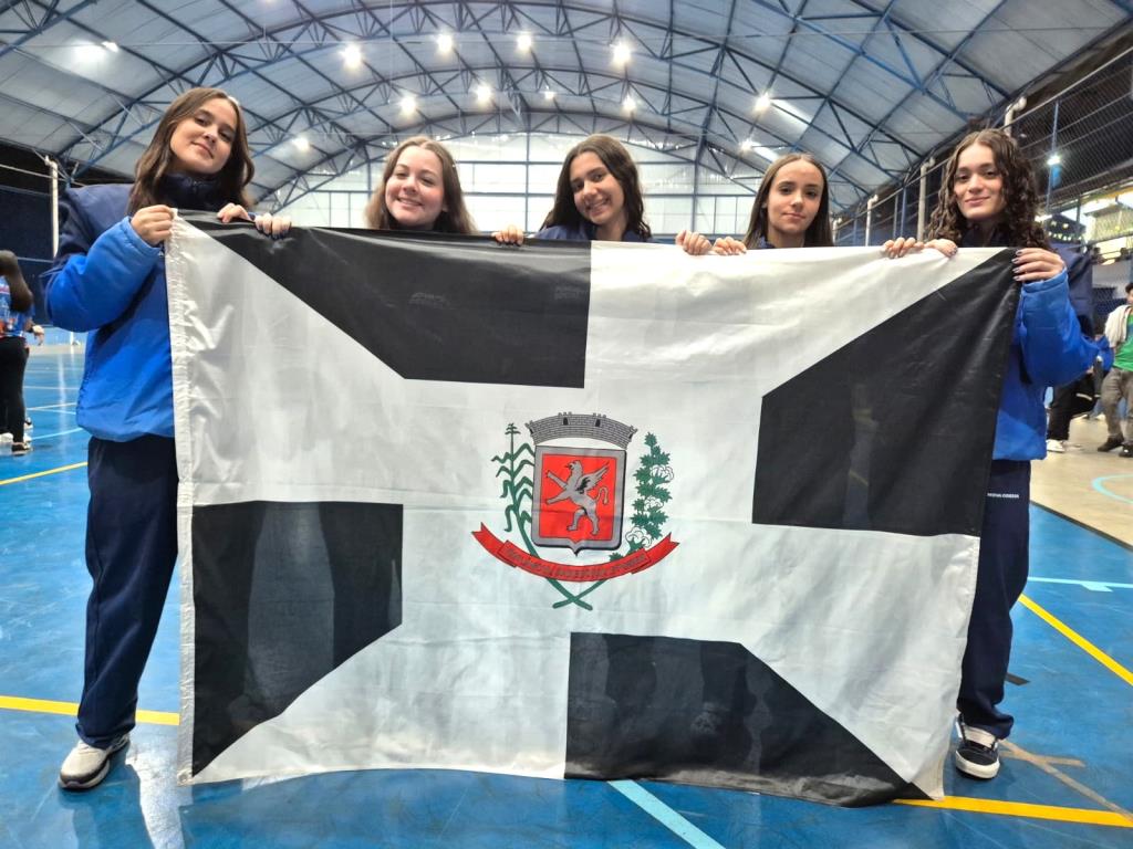 Vôlei de Nova Odessa desfila na abertura dos Jogos Regionais de Itatiba