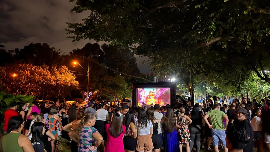 Projeto ‘Cinema no Bairro’ da Cultura Nova Odessa reúne 400 pessoas na Praça do Marajoara