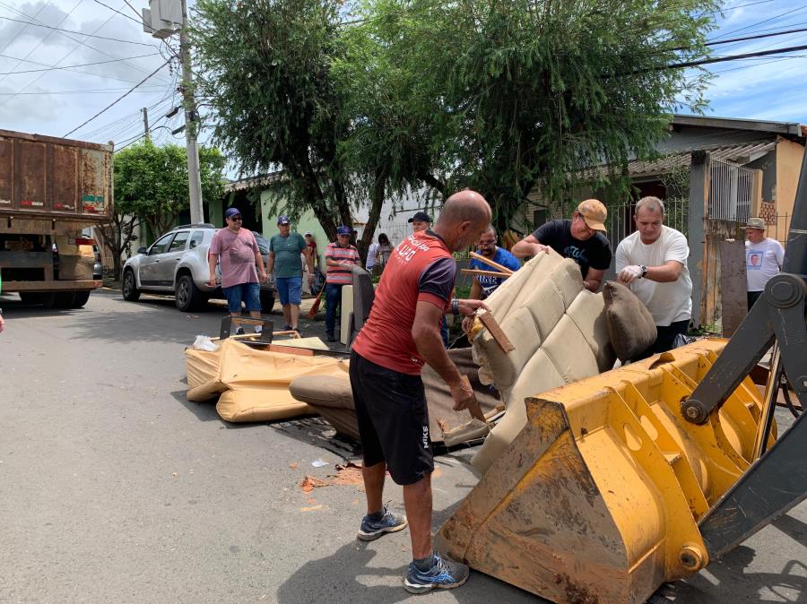 1º ‘mutirão’ da Campanha ‘Nova Odessa Cidade Limpa’ recolhe 10 caminhões de materiais de três bairros