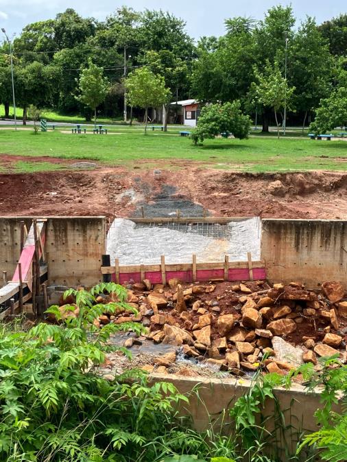 Avança recuperação de erosões causadas por enxurradas no Parque Linear do 23 de Maio, em Nova Odessa