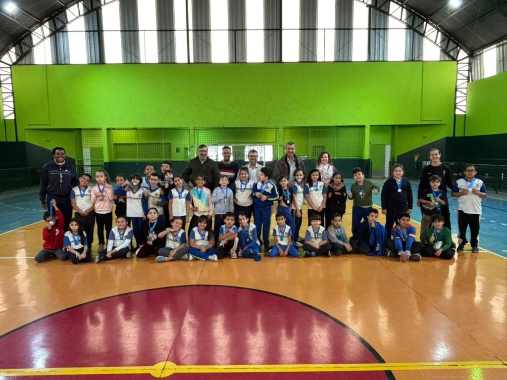 Alunos de mais quatro escolas municipais de Nova Odessa recebem medalhas pelos Jogos Escolares de 2026