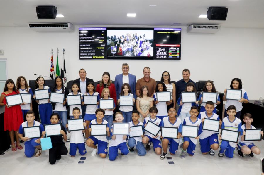 Prefeito Leitinho participa na Câmara da entrega de certificados do Programa ‘Aluno Nota 10’ 2024