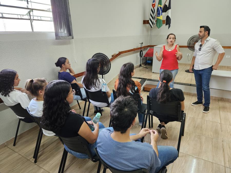 Vice-prefeito Mineirinho ministra palestra a 20 adolescentes aprendizes do SOS/Seano de Nova Odessa